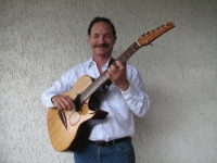 Alexander Schriefer - Germany - with his custom 7 string guitar Alexander Schriefer - Germany - with his custom 7 string guitar